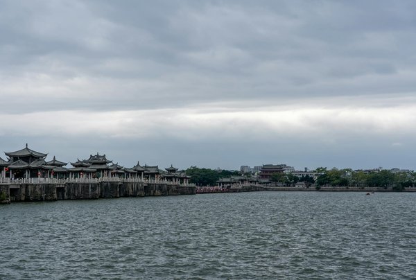 Éveil des Petits : Yoga et Bien-être pour une Enfance Équilibrée
